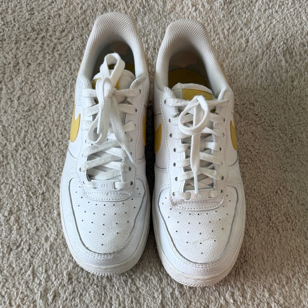 Nike Air Force 1 White with Gold Swoosh - Picture 2 of 5